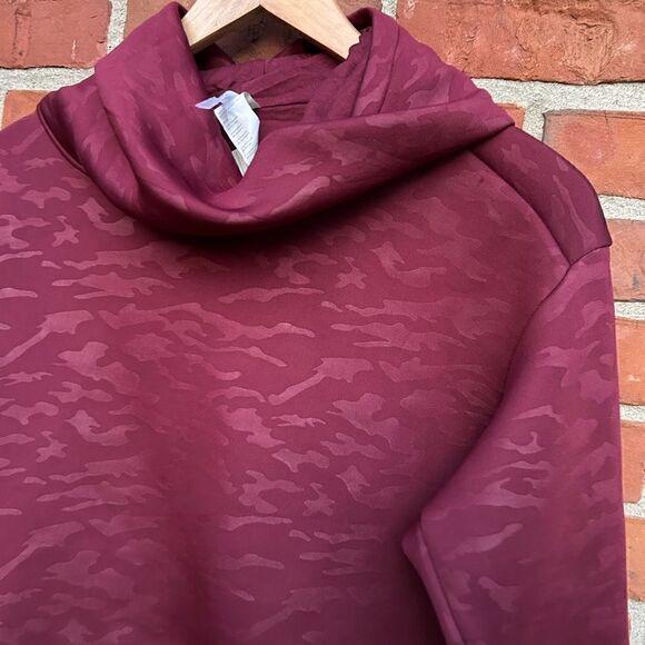 Fabletics Cherry Camouflage Oversized Athletic Tunnel Neck Hoodie - Picture 4 of 5